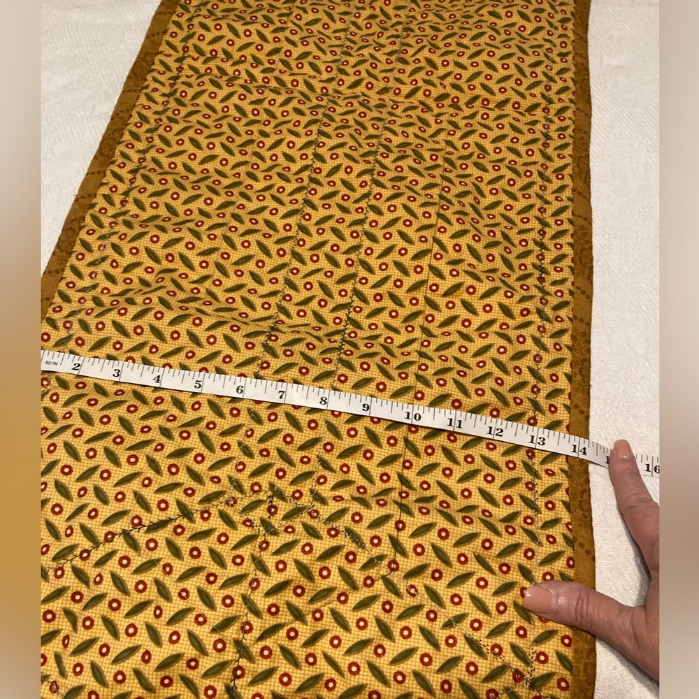 Handmade two-sided table runner - Picture 3 of 4